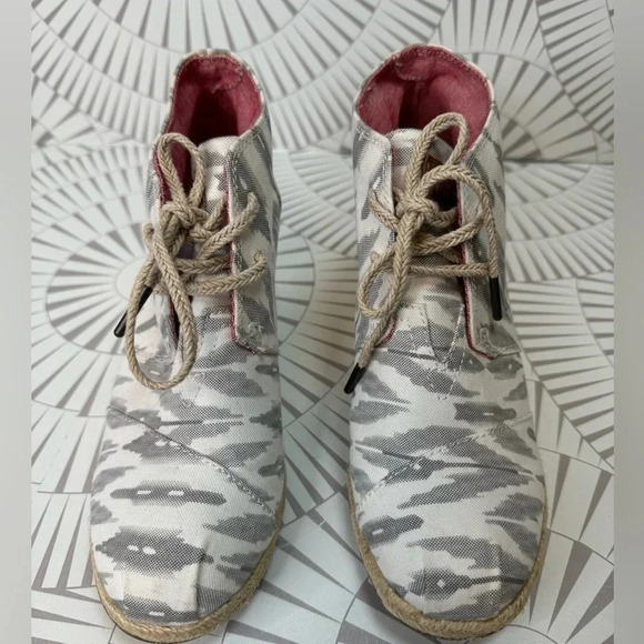 Toms Desert Ankle Boots Chukka Womans Size 7.5 canvas Wedge Heels - Picture 1 of 5